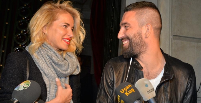 Arda Turan Burcu Esmersoy'u Twitter’dan sildi
