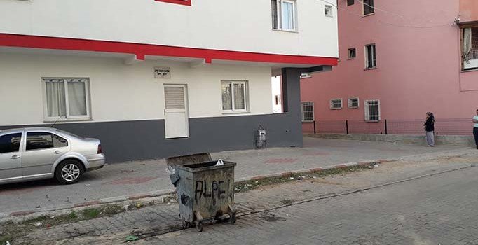 Adana'da yeni doğan bebek çöp konteynerine atıldı