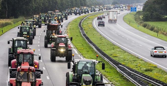 Hollanda'da tarihin en büyük trafik sıkışıklığı