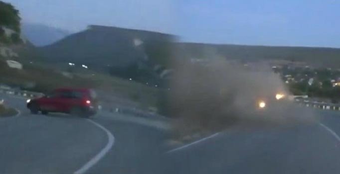 Polisten kaçan alkollü sürücü takla attı