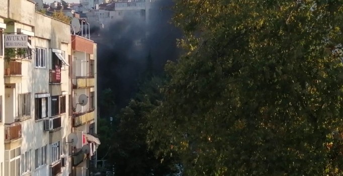 Trabzon İl Sağlık Müdürlüğü binasında çıkan yangın korkuttu