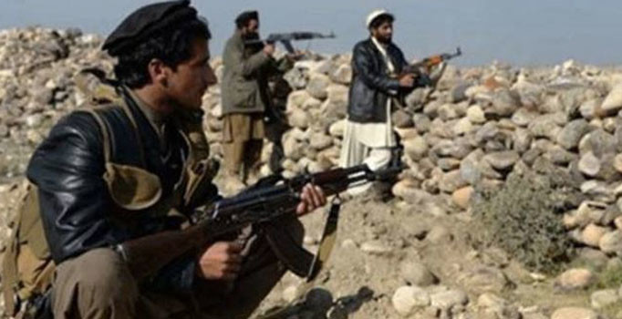 Taliban Afganistan'ın güneyinde 25 karakolu ele geçirdi