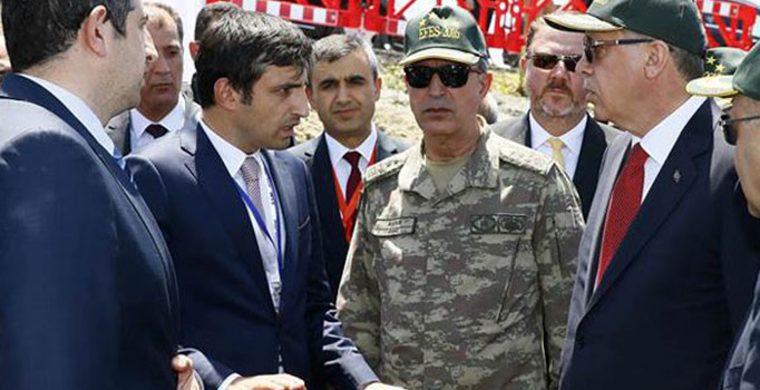TSK'nın Efes Tatbikatı'nda insansız hava aracını Selçuk Bayraktar tanıttı