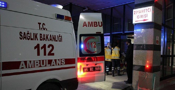 Pendik'te sağlık görevlilerine bıçak çeken yaralı gözaltına alındı