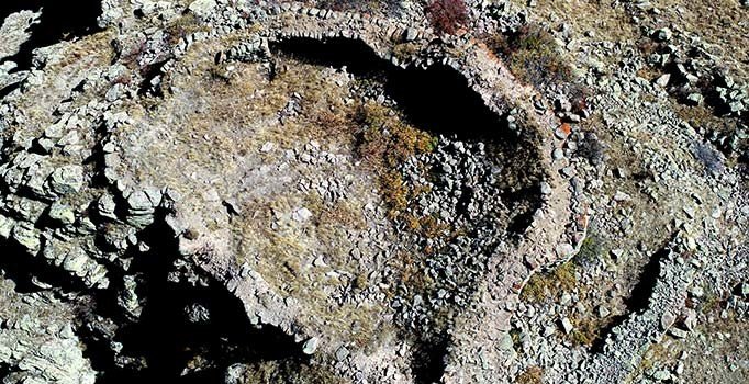 3 bin yıllık 'Kartal Kalesi'ne arkeologlardan önce defineciler akın etti