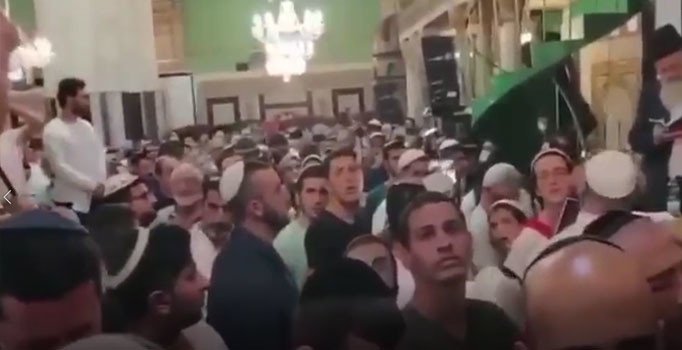 İsrail, Hz İbrahim Cami’ni Müslümanlara kapattı Yahudiler ayin yaptı