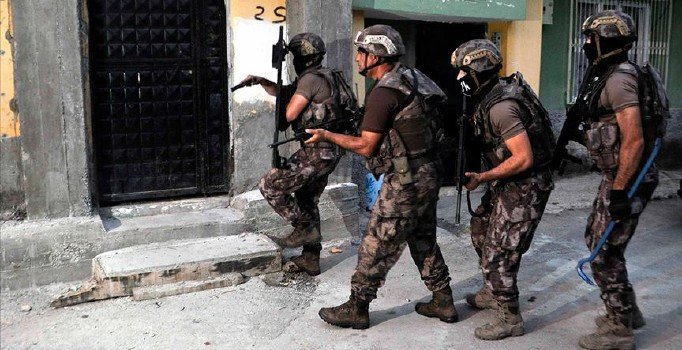 İzmir'de 7 DEAŞ'lı yakalandı