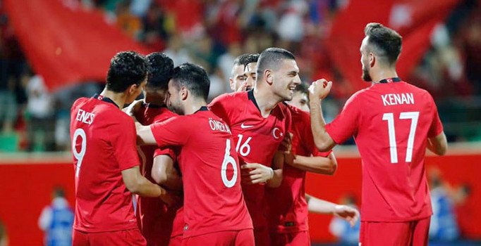 A Milli Takım'ın kadrosundan 9 futbolcu çıkarıldı