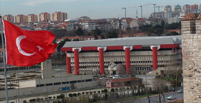 Abdi İpekçi'de Fenerbahçe bayrağı asılmadı