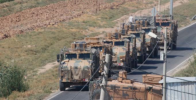 Akçakale'ye yeni sevkiyat! 20 araçlık bir konvoy daha gönderildi