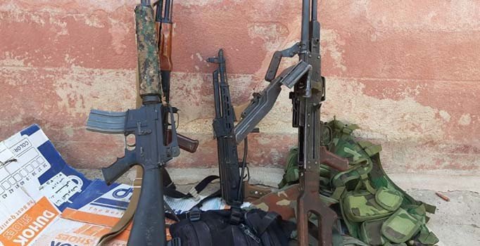 YPG'li teröristler, Tel Abyad'da silahlarını da bırakıp kaçtılar