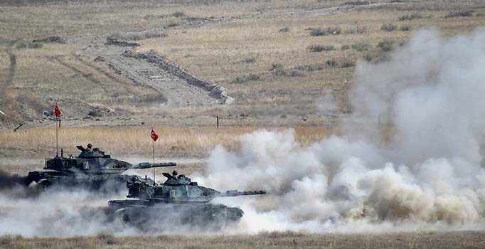 Barış Pınarı Harekatı'nda ilk gün bilançosu: 460 km'de 22 nokta