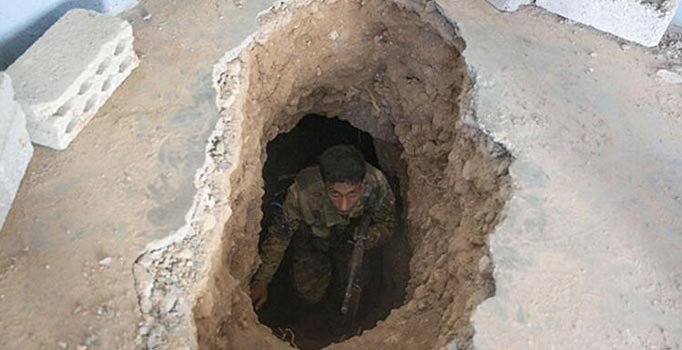 Fırat'ın doğusunda YPG/PKK'nın kazdığı tünel ortaya çıkarıldı
