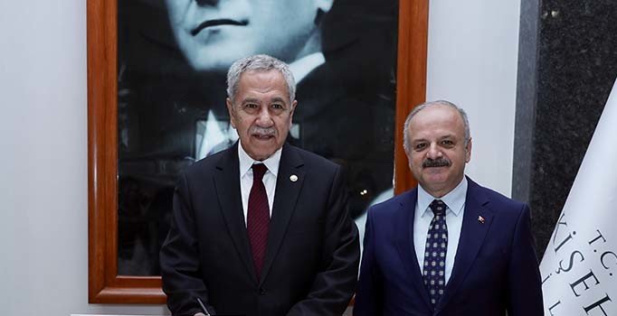 Bülent Arınç: Barış Pınarı Harekatı'nı hassasiyetle götürüyoruz