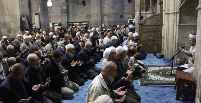 Barış Pınarı’na katılan Mehmetçik için Fetih Suresi okundu