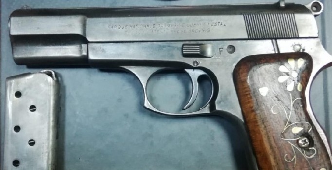 Şüpheli şahıslardan silah ele geçirildi