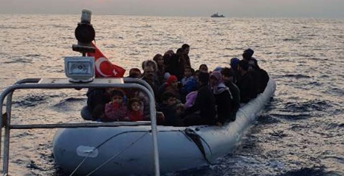 Didim ve Kuşadası açıklarında 157 kaçak göçmen yakalandı