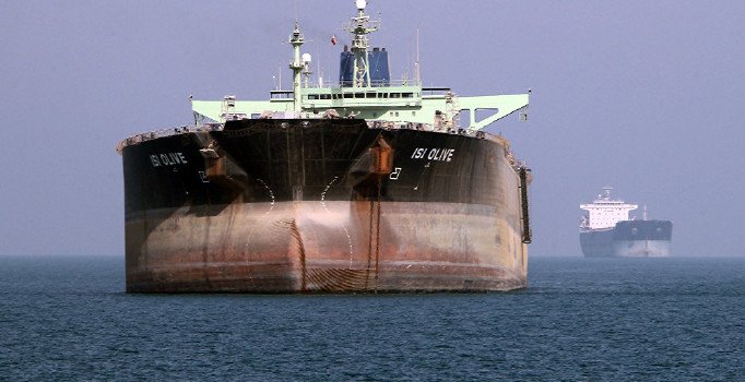 Cidde açıklarındaki İran petrol tankerinde patlama!