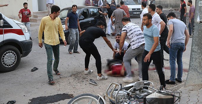 YPG'li teröristler Nusaybin'de sivillere saldırdı: 8 şehit, 35 yaralı