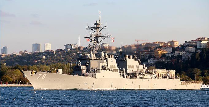 ABD savaş gemisi Boğaz'dan geçti