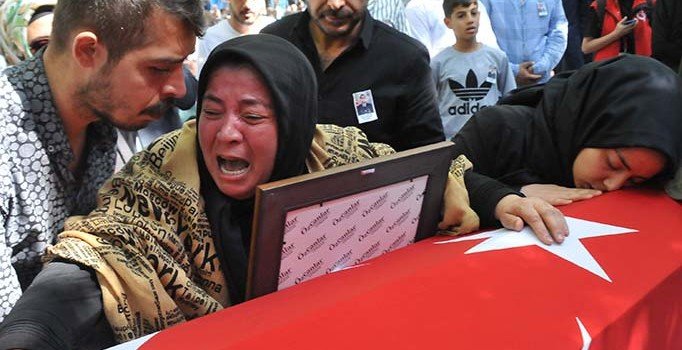 Şehit Uzman Onbaşı Mermer'i 20 bin kişi son yolculuğuna uğurladı