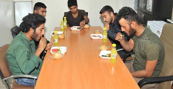 Kuzey Suriye'de YPG'den kaçan 24 terörist teslim oldu