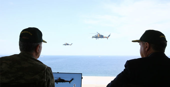 Devletin zirvesi Efes 2016 Tatbikatı'nı birlikte izliyor