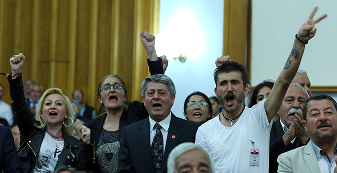 TBMM'de Erdoğan'a küfredenlere Meclis'e giriş yasağı konuldu