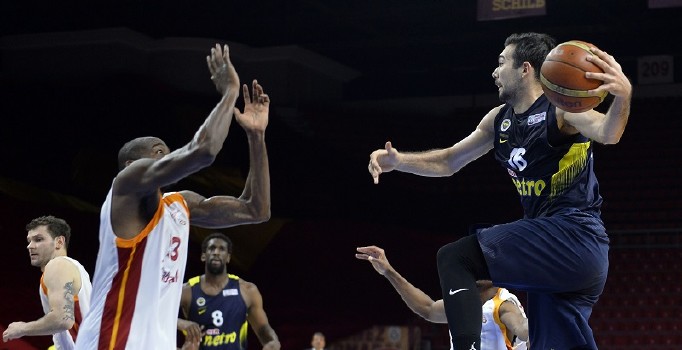 Fenerbahçe Galatasaray'ı yendi ve finale yükseldi