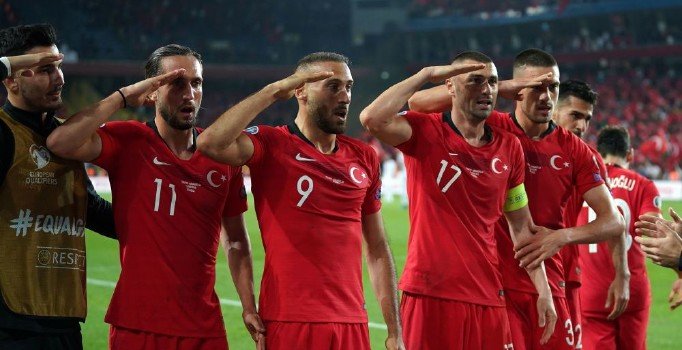 UEFA'dan skandal karar! Millilerin asker selamına inceleme