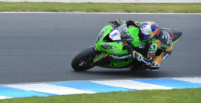 Milli motosikletçi Kenan Sofuoğlu Almanya'da sahne alıyor