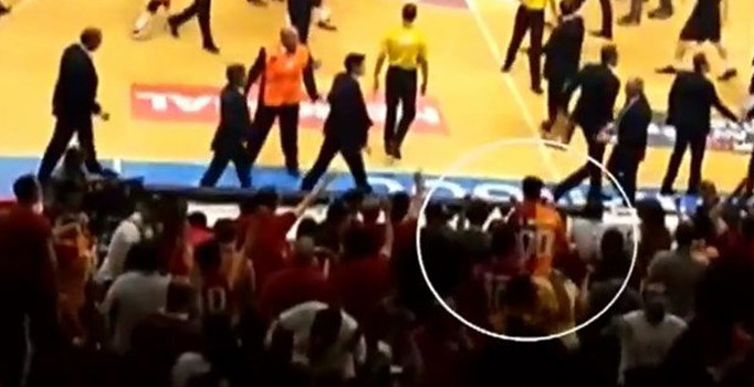 FB TV Obradovic'e tükürüldüğü iddia edilen o görüntüleri yayınladı