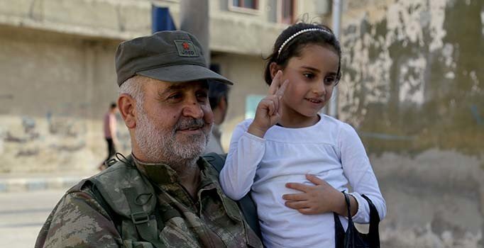 Tel Abyad'da 5 yıl sonra sevinç | SMO askerleri mutluluklarını çocuklarla paylaştı
