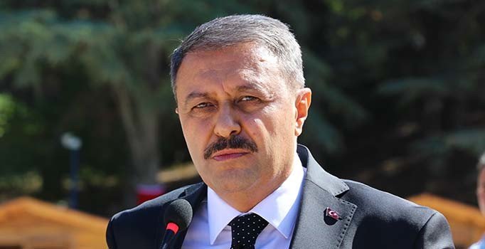 Burdur Valisi'nden Salda Gölü çıkışı: Salda'ya izinsiz çivi çakanın elini kırarlar