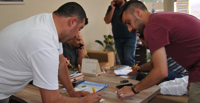 Emlakçılar YPG'li teröristlerin mağdur ettiği Nusaybinliler için seferber oldu