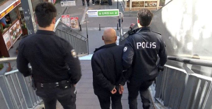 Metrobüste genç kızı taciz eden zanlı yakalandı