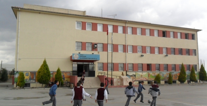 İlk ve orta dereceli okullar 
8 Haziran'da tatil