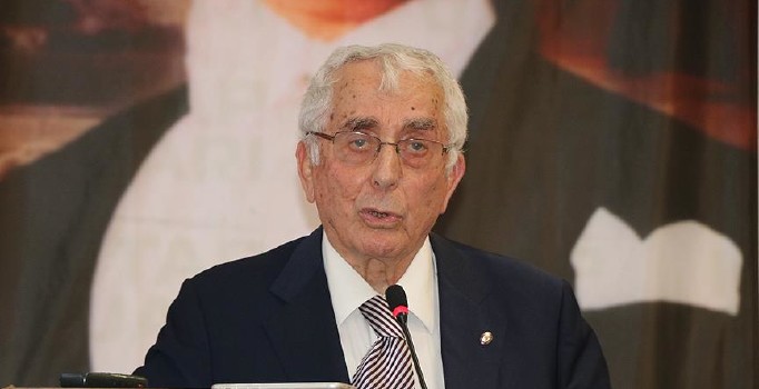 Eski bakan Ali Topuz vefat etti