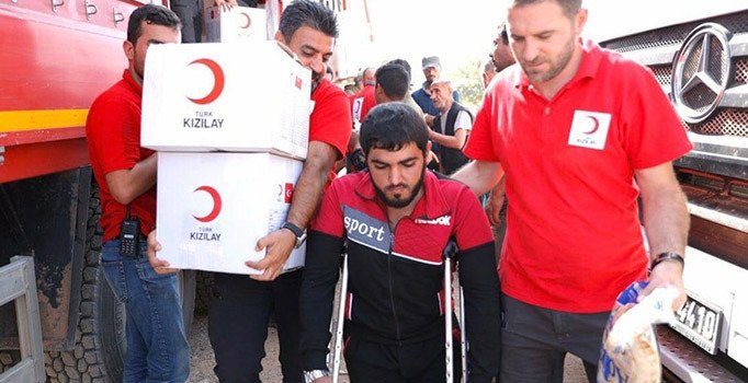 Kızılay, insani yardım için Tel Abyad'a gitti