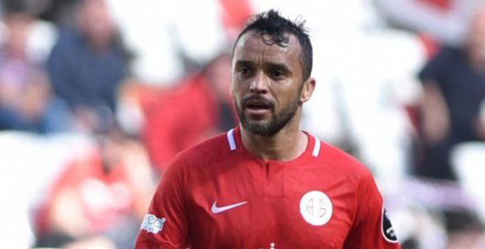 Antalyaspor'da Charles sevinci