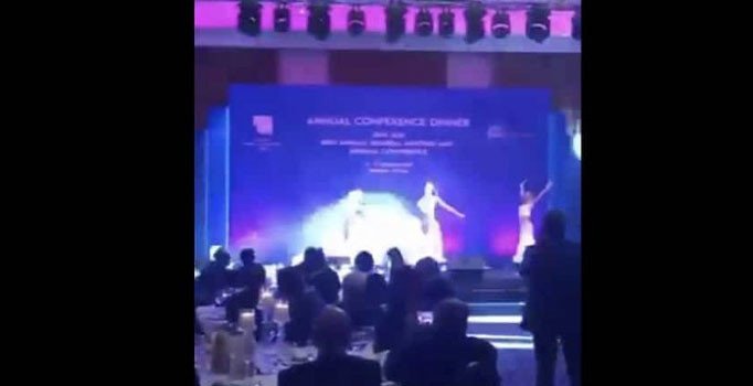 TMSF'nin düzenlediği Barış Pınarı gecesinde dansöz oynatıldı