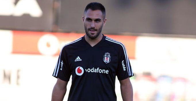 Beşiktaş'a Víctor Ruiz'den kötü haber