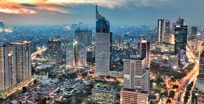 Cakarta çöküşten çıkış yolu arıyor