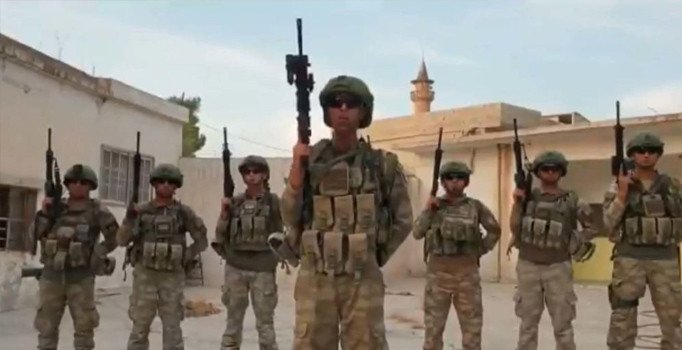 TEl Abyad'daki askerlerden şampiyon sporculara selam yanıtı