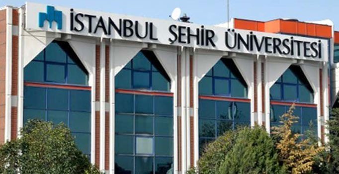 Şehir Üniversitesi öğrencileri Halkbank'ın kayyuma yol açan kararına karşı harekete geçti