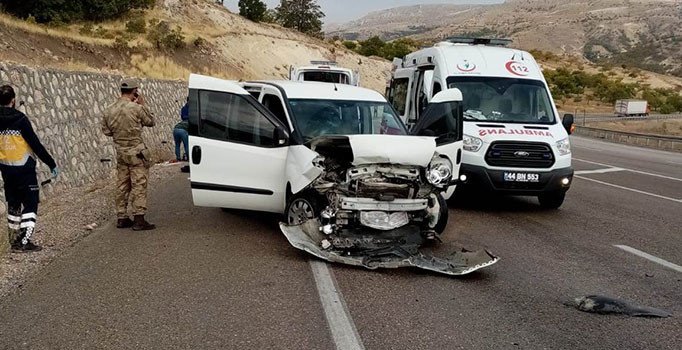 Malatya’da askeri personel taşıyan araç kaza yaptı: 3’ü asker 5 yaralı