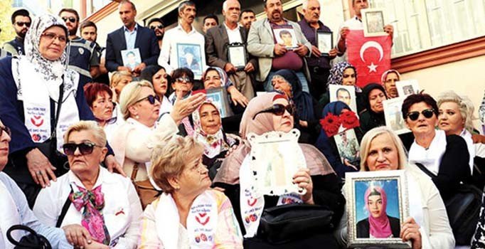 Srebrenistalı annelerle yürek burkan buluşma