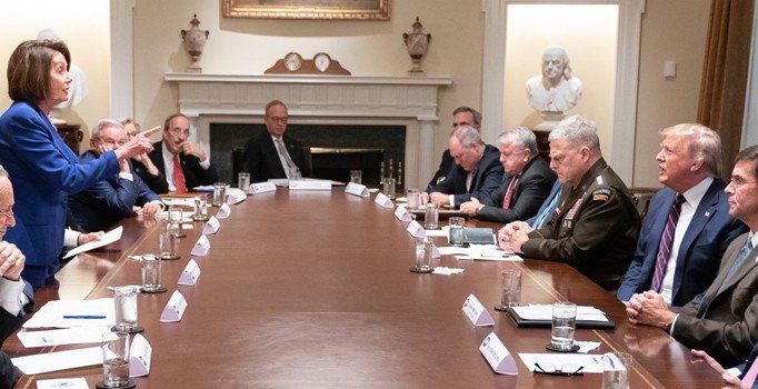 Trump'tan Beyaz Saray'daki gergin Suriye toplantısına ilişkin açıklama: Asabi Nancy deliye döndü