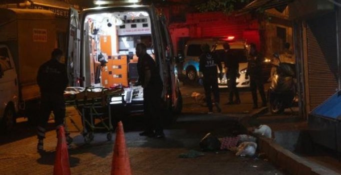 Türkmenistan uyruklu kişi Beyoğlu'nda uğradığı silahlı saldırı sonucunda yaralandı