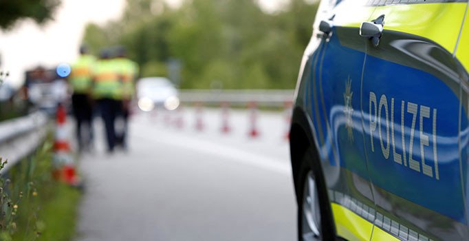 Alman taraftarlar ile PKK yandaşları arasında kavga